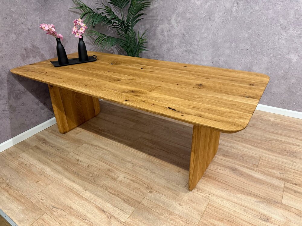 tisch mit schweizer kante