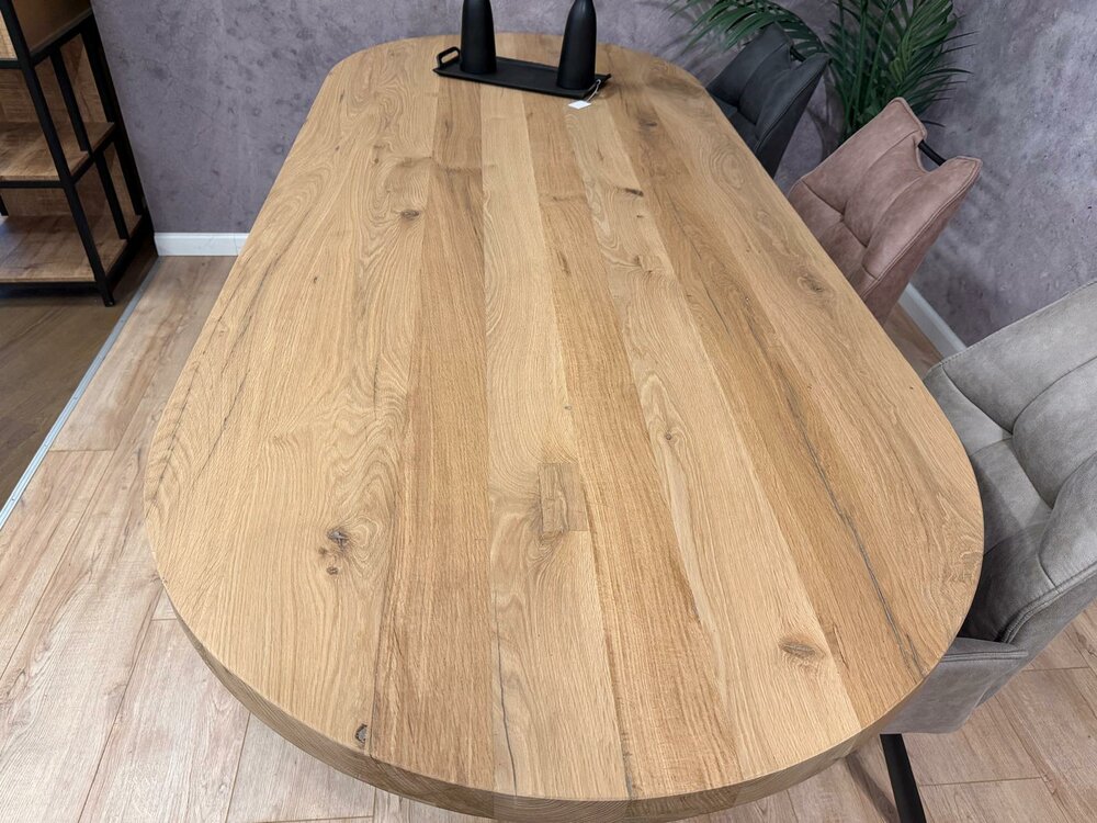 Massiver Holztisch