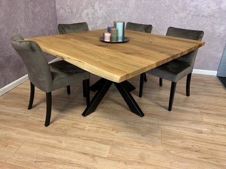 voorraad kloon fluctueren Vierkante eettafel van hout met spinpoot kopen? - Tafelindustriestyle GmbH